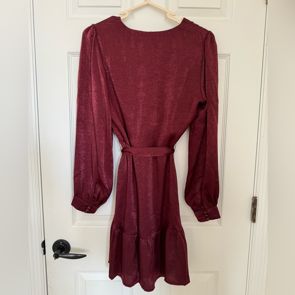 Vici Pick of the Patch Long Sleeve Satin Dress size small - Picture 3 of 3